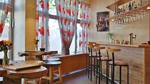 Bar (in der Unterkunft)