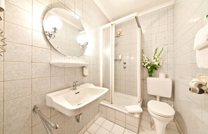 Standard Double Room | Bathroom