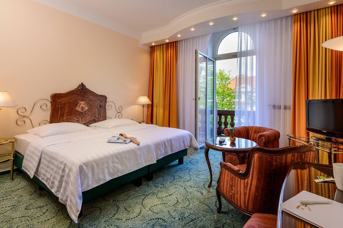 Superior-Doppelzimmer | Hochwertige Bettwaren, Betten mit Memory-Foam-Matratzen, Minibar