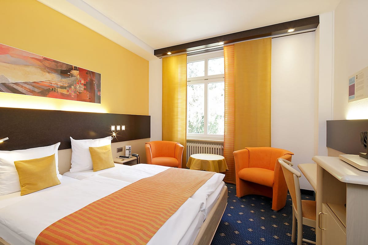 3 bedrooms, premium bedding, minibar, in-room safe