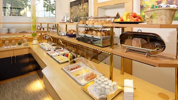 Desayuno buffet diario (EUR 15 por persona)