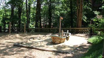 Children’s play area – outdoor