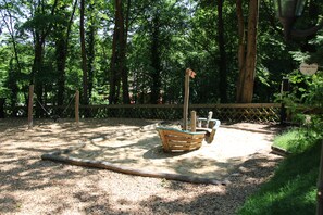 Tempat bermain anak - outdoor
