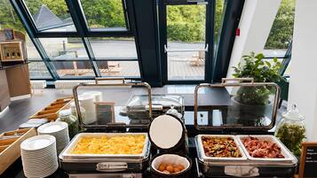 Desayuno buffet todos los días (con cargo)