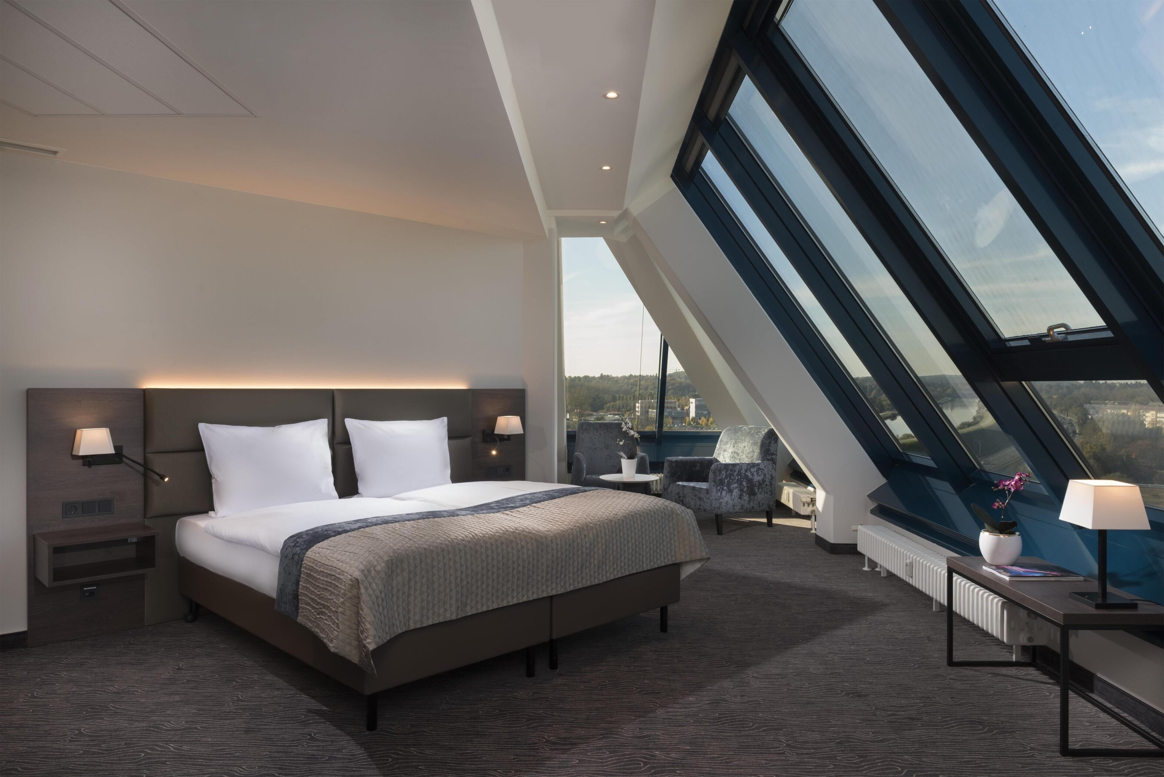 Suite | In-room safe, individually decorated, individually furnished