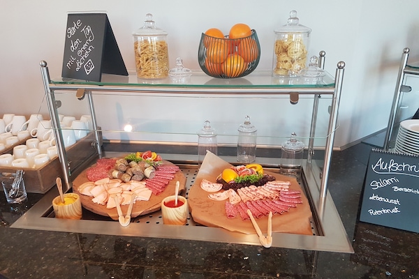 Buffet déjeuner (19.00 EUR par personne)