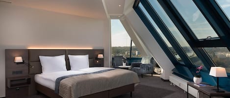 Suite | In-room safe, individually decorated, individually furnished