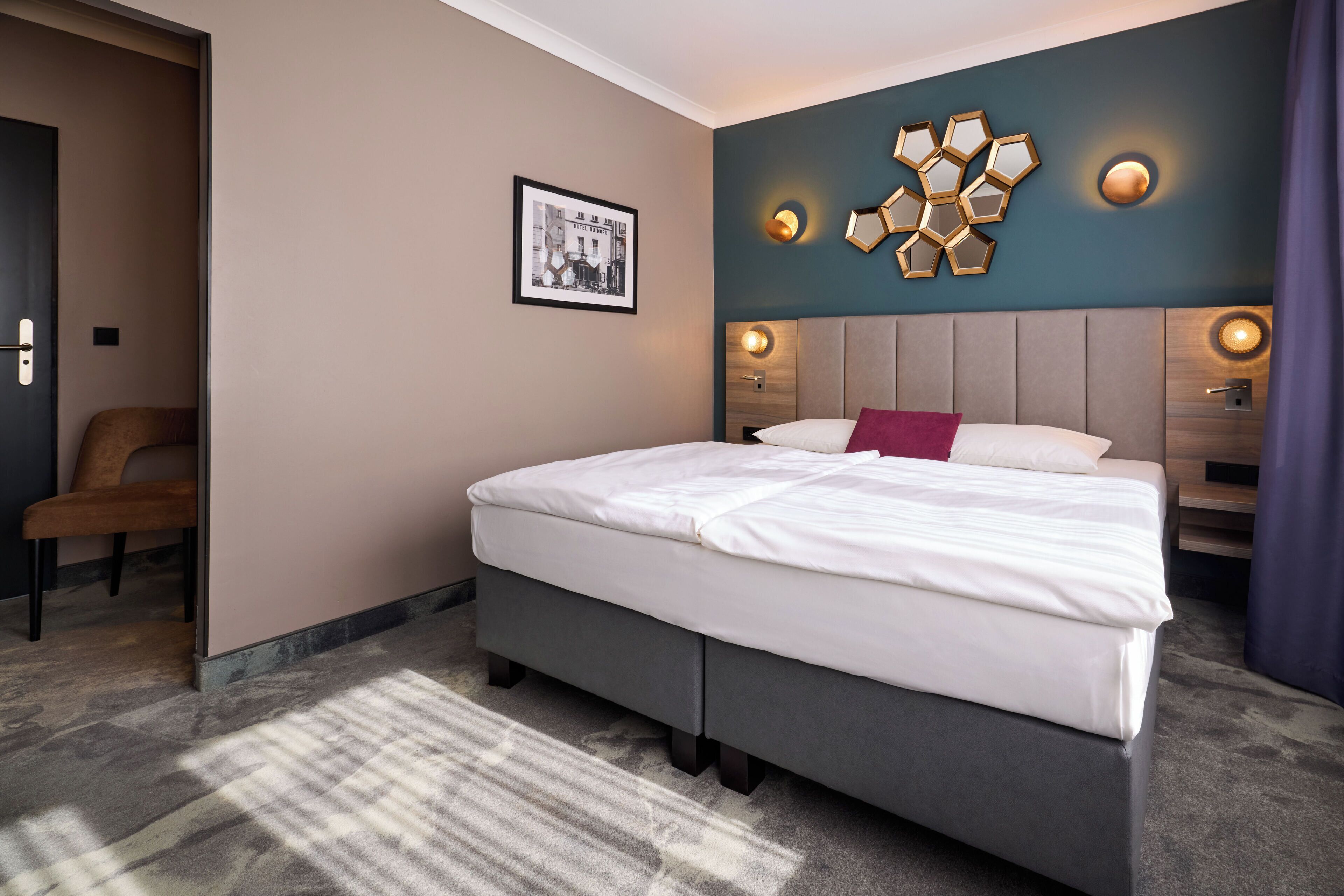 舒适双人房 | 迷你吧、客房内保险箱、特色家居、办公桌