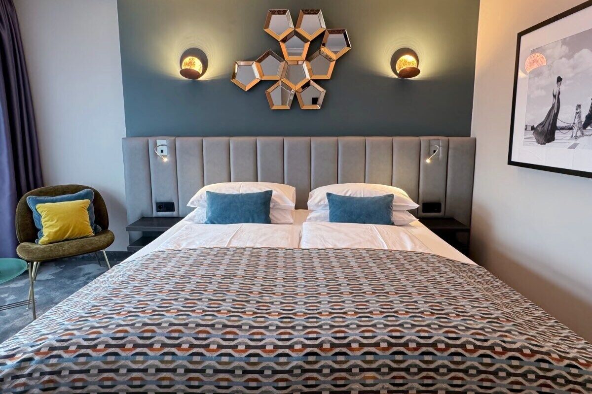 junior suite, balcony | minibar, in-room safe, individually furnished, desk