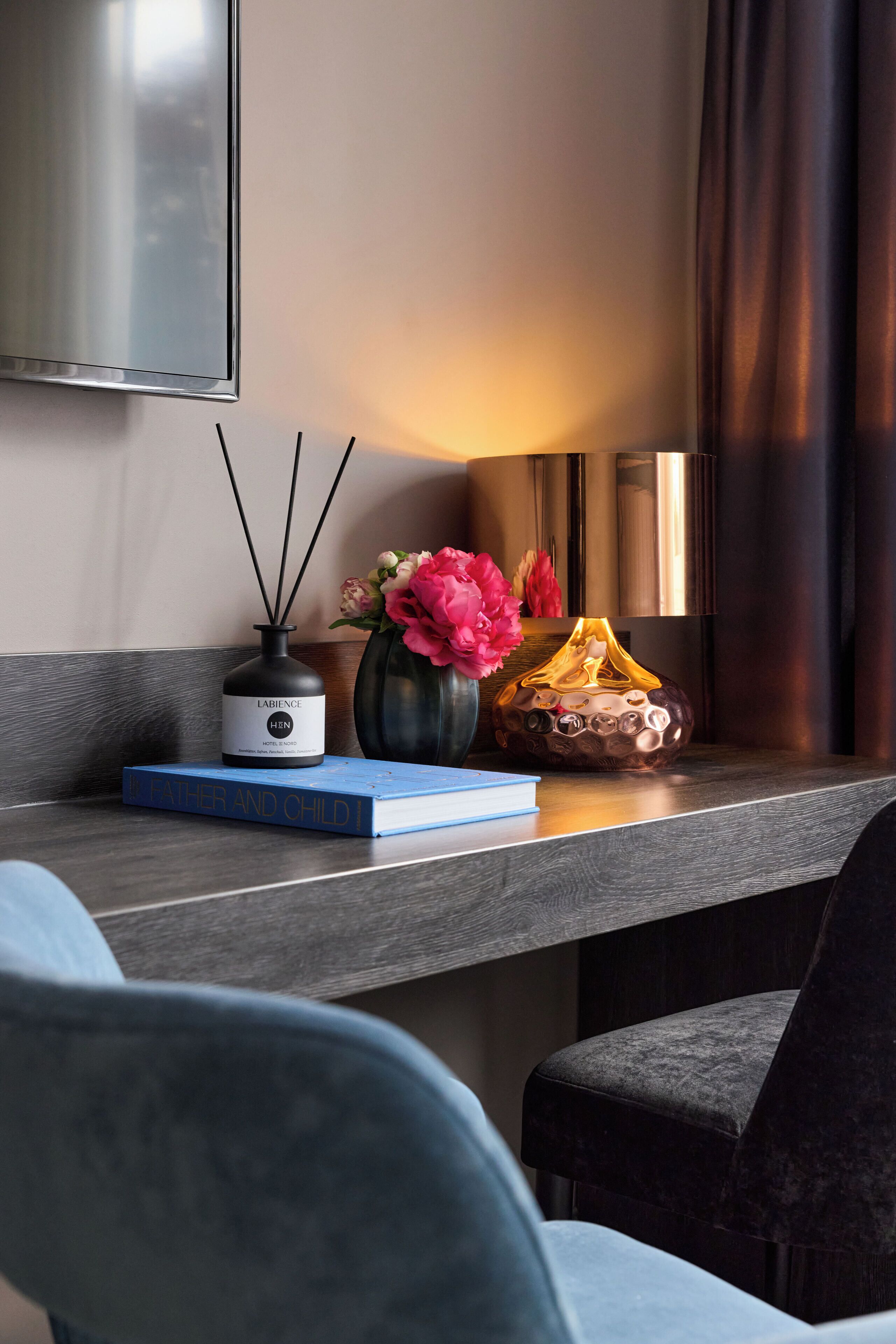 高级双人房 | 迷你吧、客房内保险箱、特色家居、办公桌