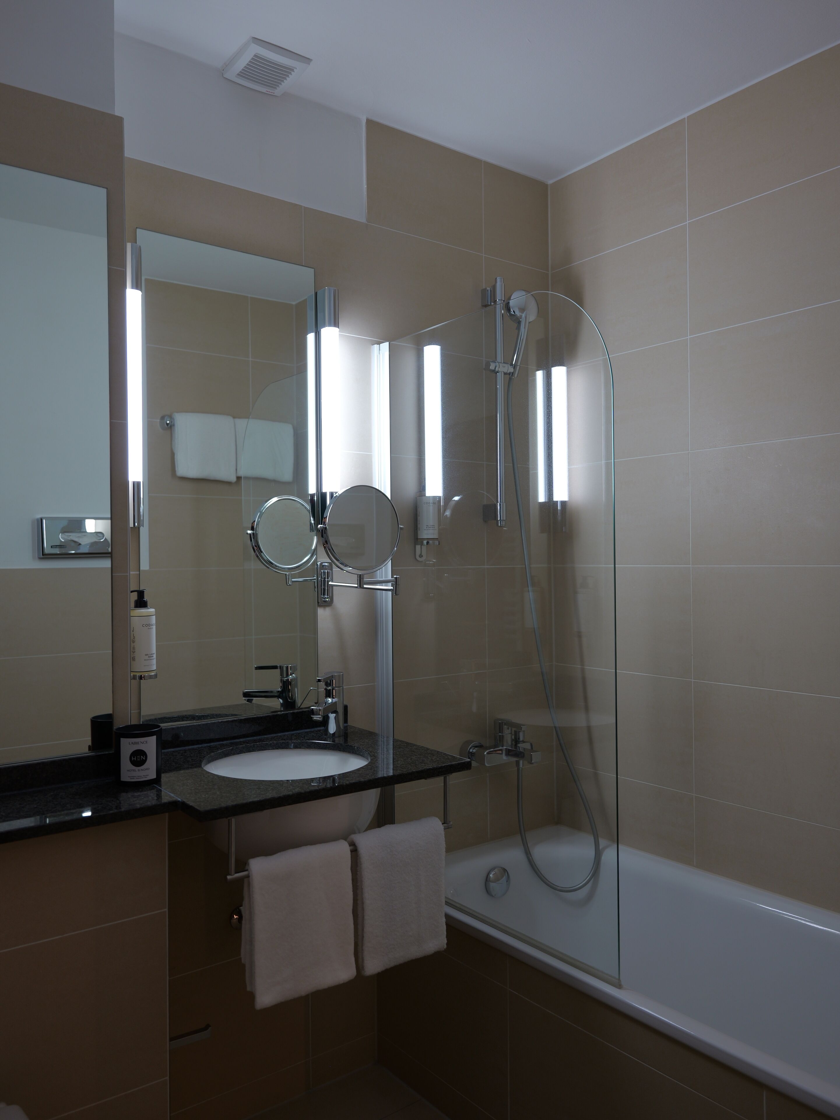 junior suite, balcony | bathroom | free toiletries, hair dryer, towels