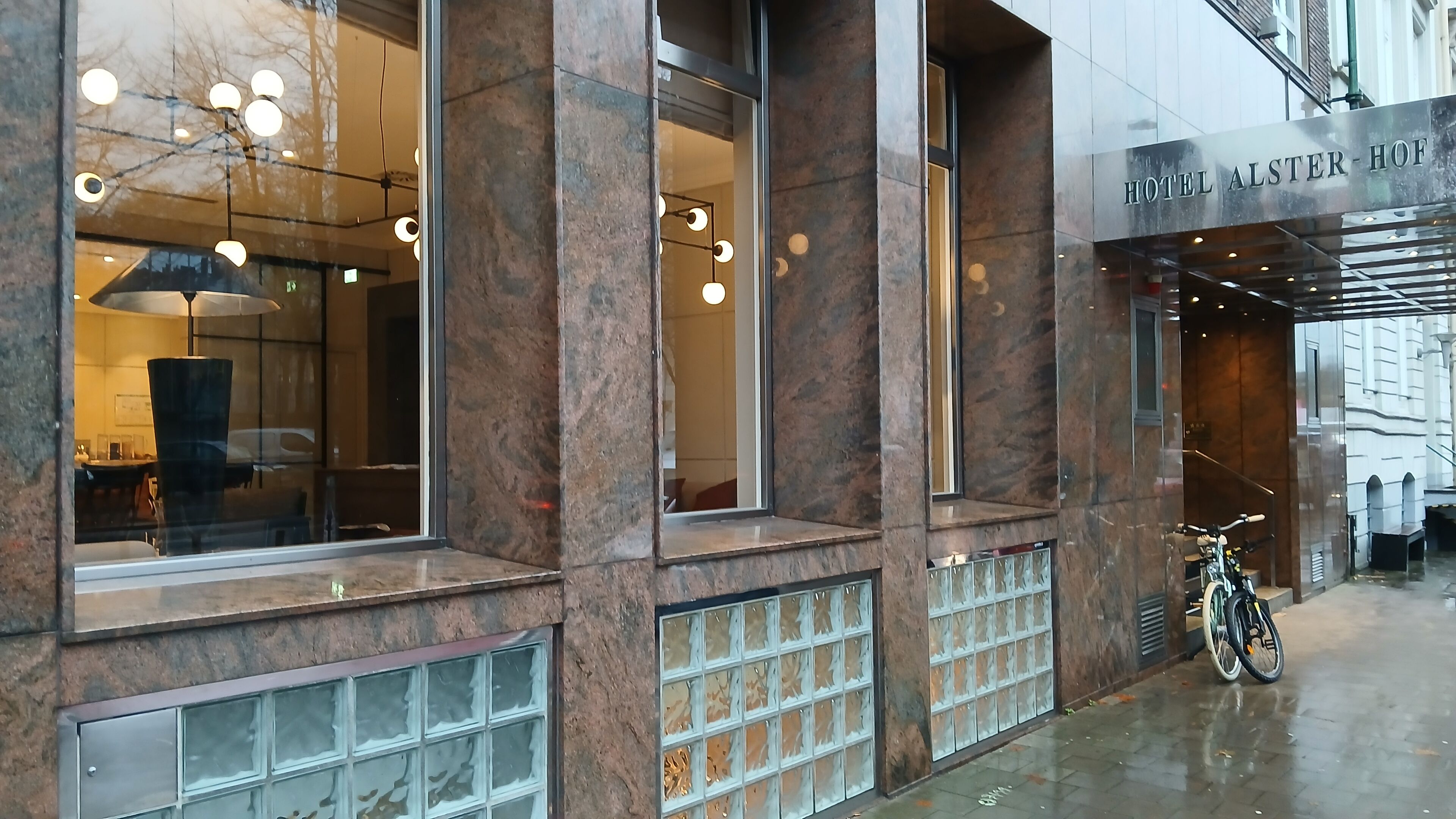 Mặt tiền nơi lưu trú