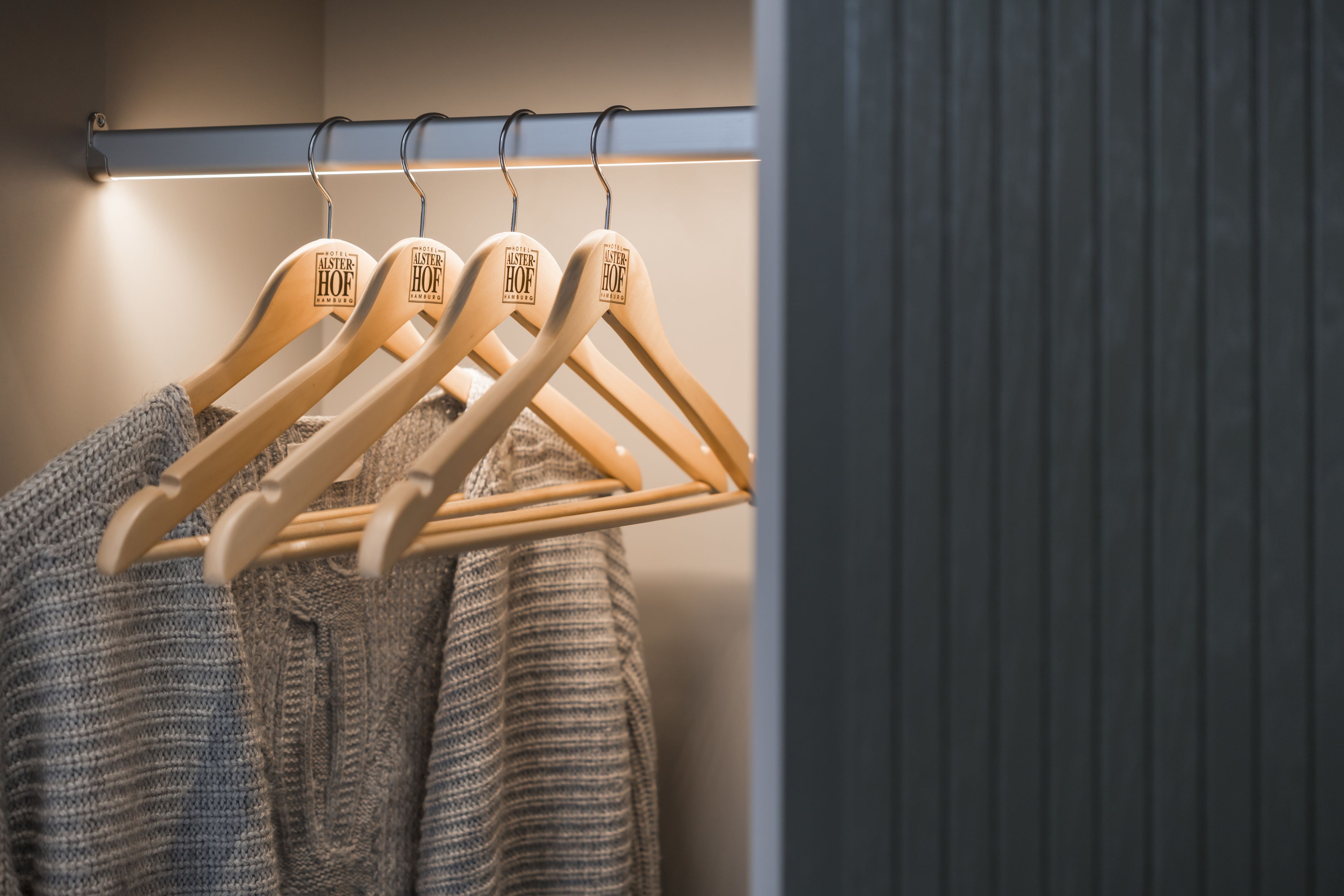 single room | hypo-allergenic bedding, minibar, in-room safe, desk