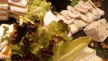 Desayuno buffet diario (EUR 18 por persona)