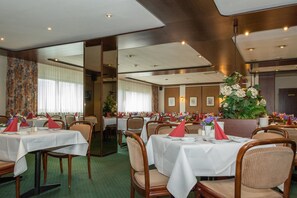 Tägliches Frühstücksbuffet gegen Gebühr