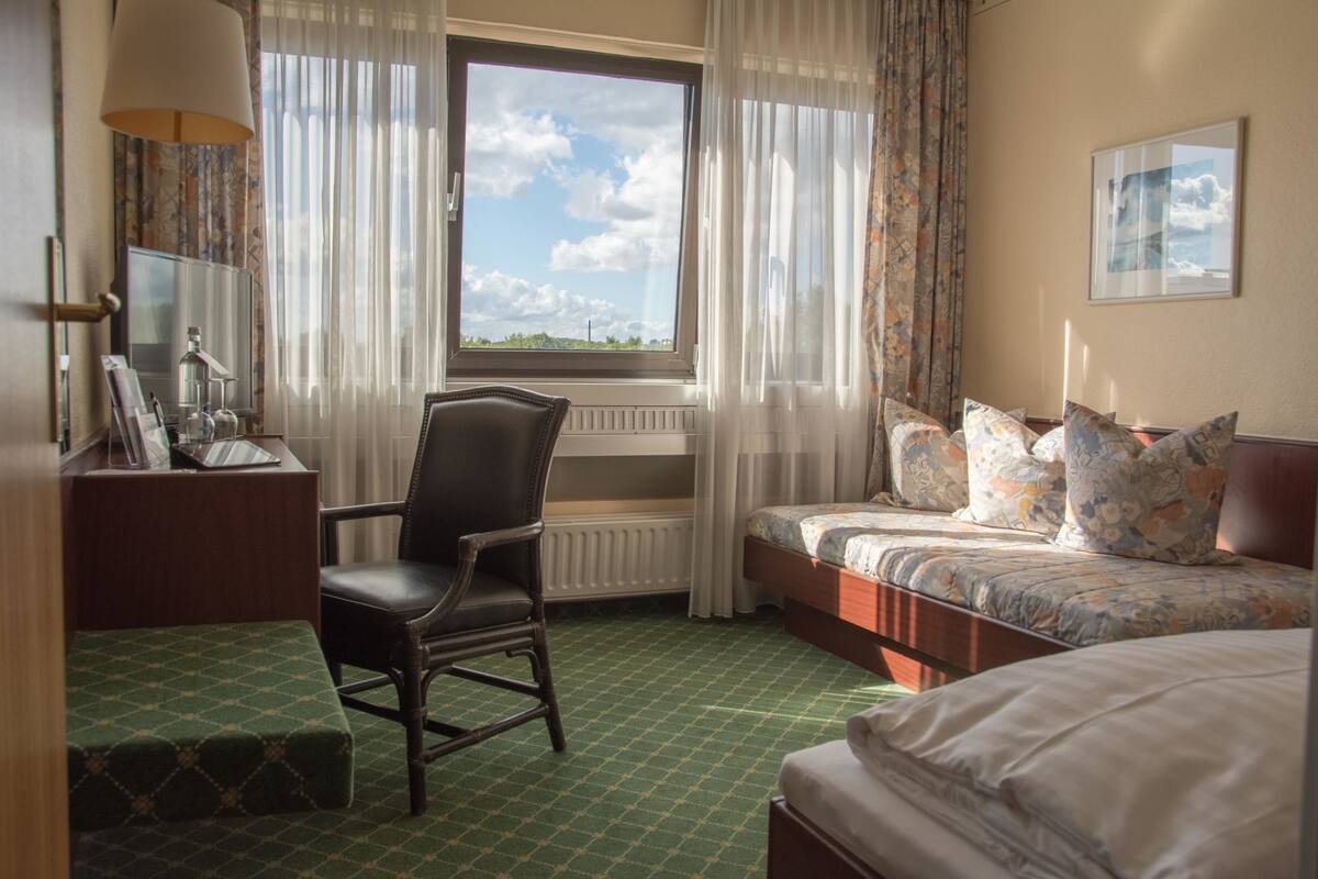 Single Room | Premium bedding, Select Comfort beds, desk, soundproofing