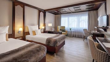 Bộ đồ giường cao cấp, nệm Select Comfort, két bảo mật tại phòng, bàn
