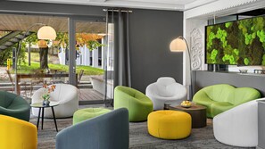 Coin salon dans le hall