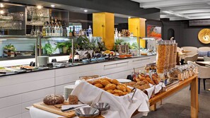 Daily continental breakfast (EUR 12 per person)
