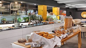 Daily continental breakfast (EUR 12 per person)