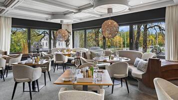 Breakfast, dinner served; Mediterranean cuisine, alfresco dining