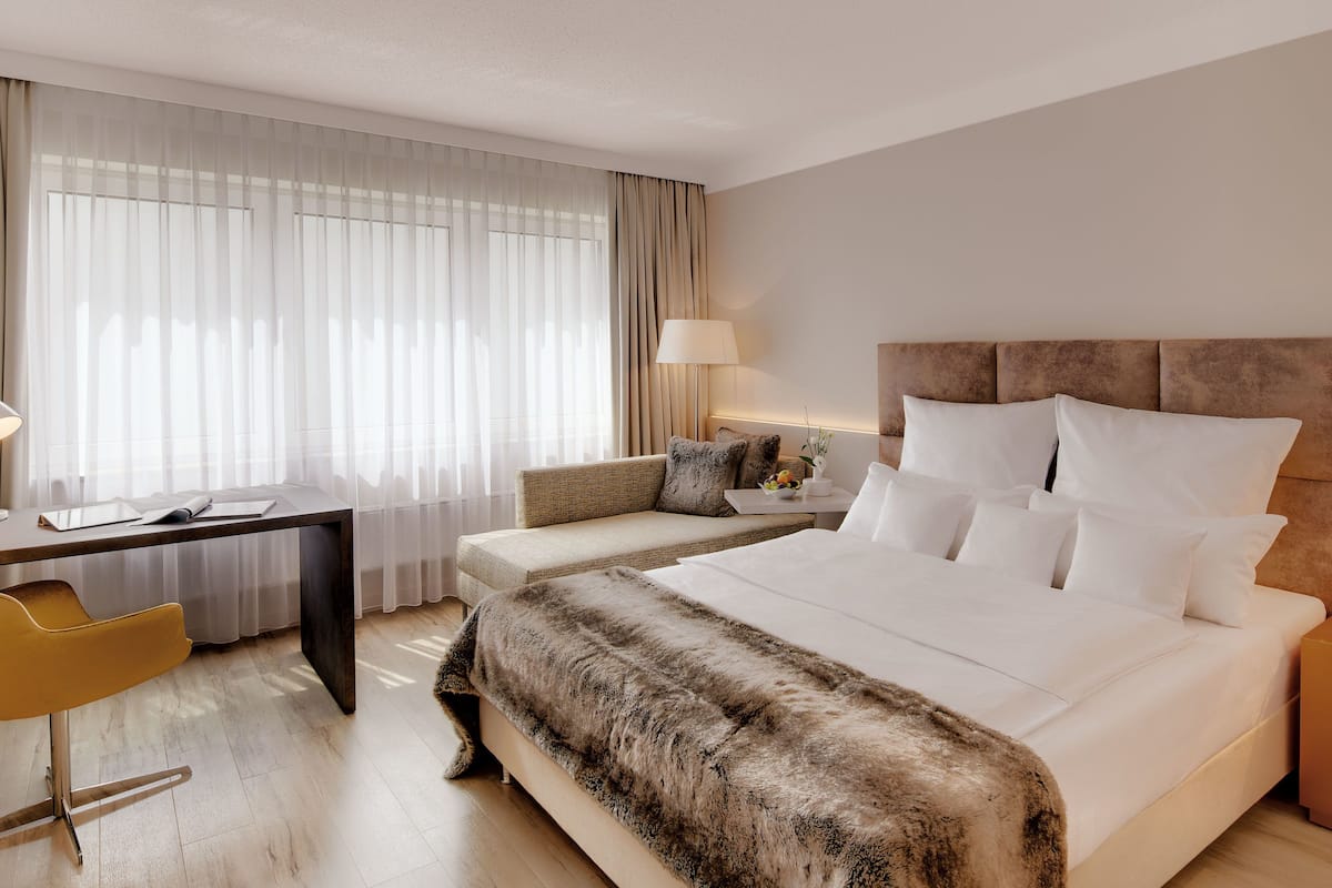 Business Single Room (Comfort) | Premium bedding, Select Comfort beds, in-room safe, desk