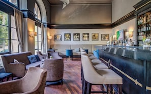 Alfresco dining, serves breakfast, lunch, and dinner - Schlosshotel Karlsruhe (Karlsruhe)