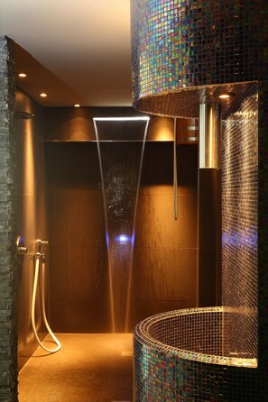 Couples treatment room(s), sauna, steam room, Turkish bath/hammam