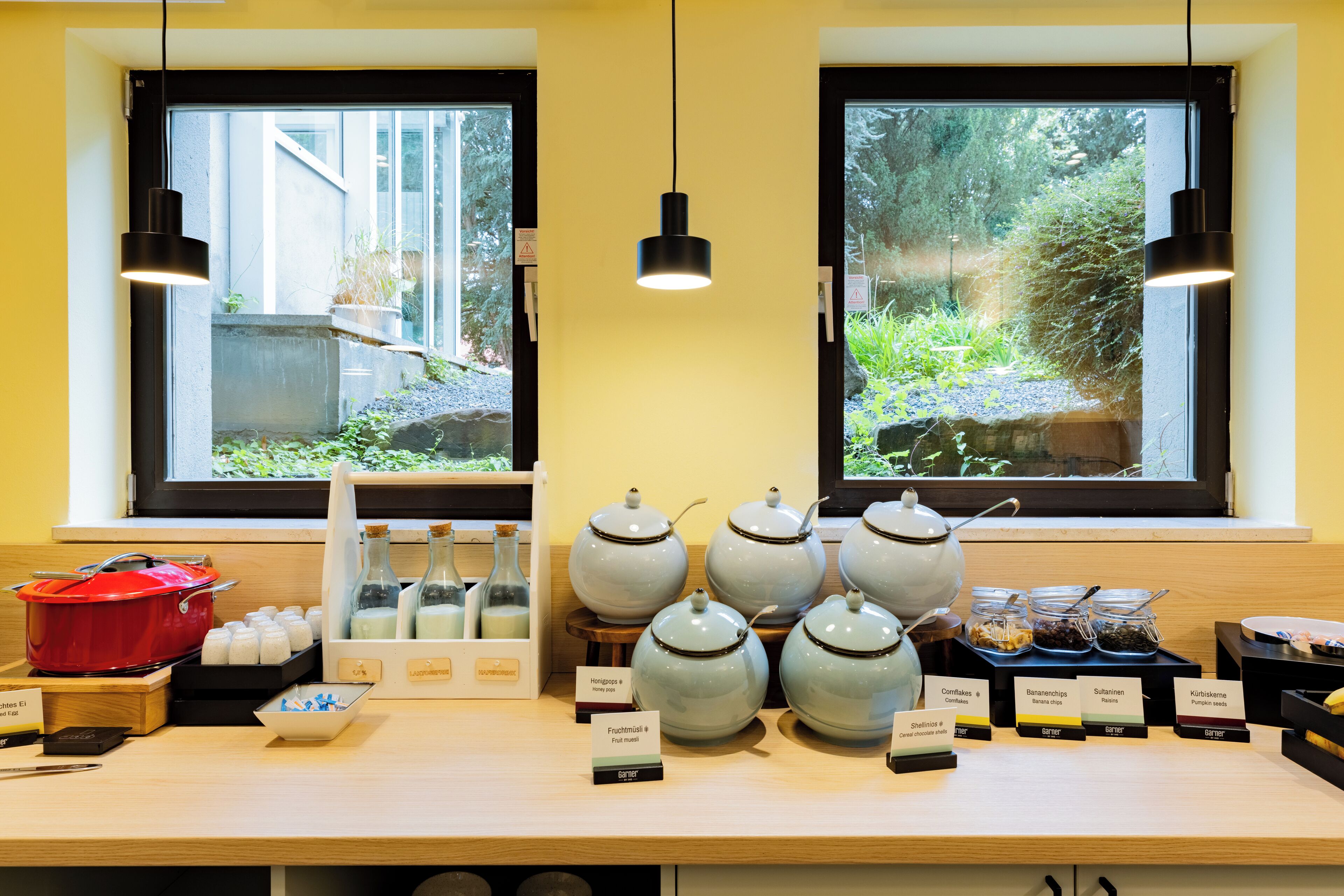 Tägliches Frühstücksbuffet (17 EUR pro Person)