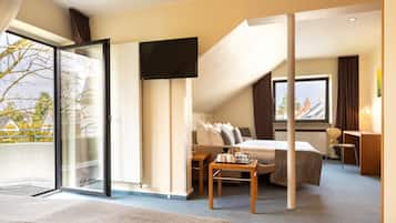 Hypo-allergenic bedding, in-room safe, desk, soundproofing