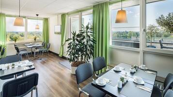 Dagelijks ontbijtbuffet (EUR 18 per persoon)