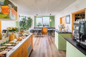 Frokostbuffé hver dag (EUR 12 per person)