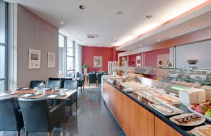 Kontinental frokost hver dag (EUR 22.5 per person)