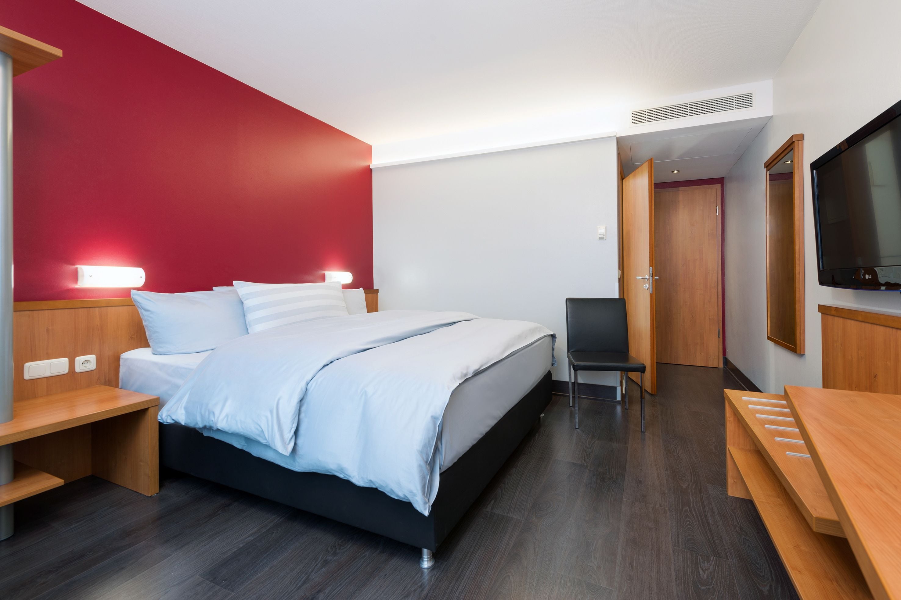 premium bedding, pillow-top beds, desk, blackout curtains