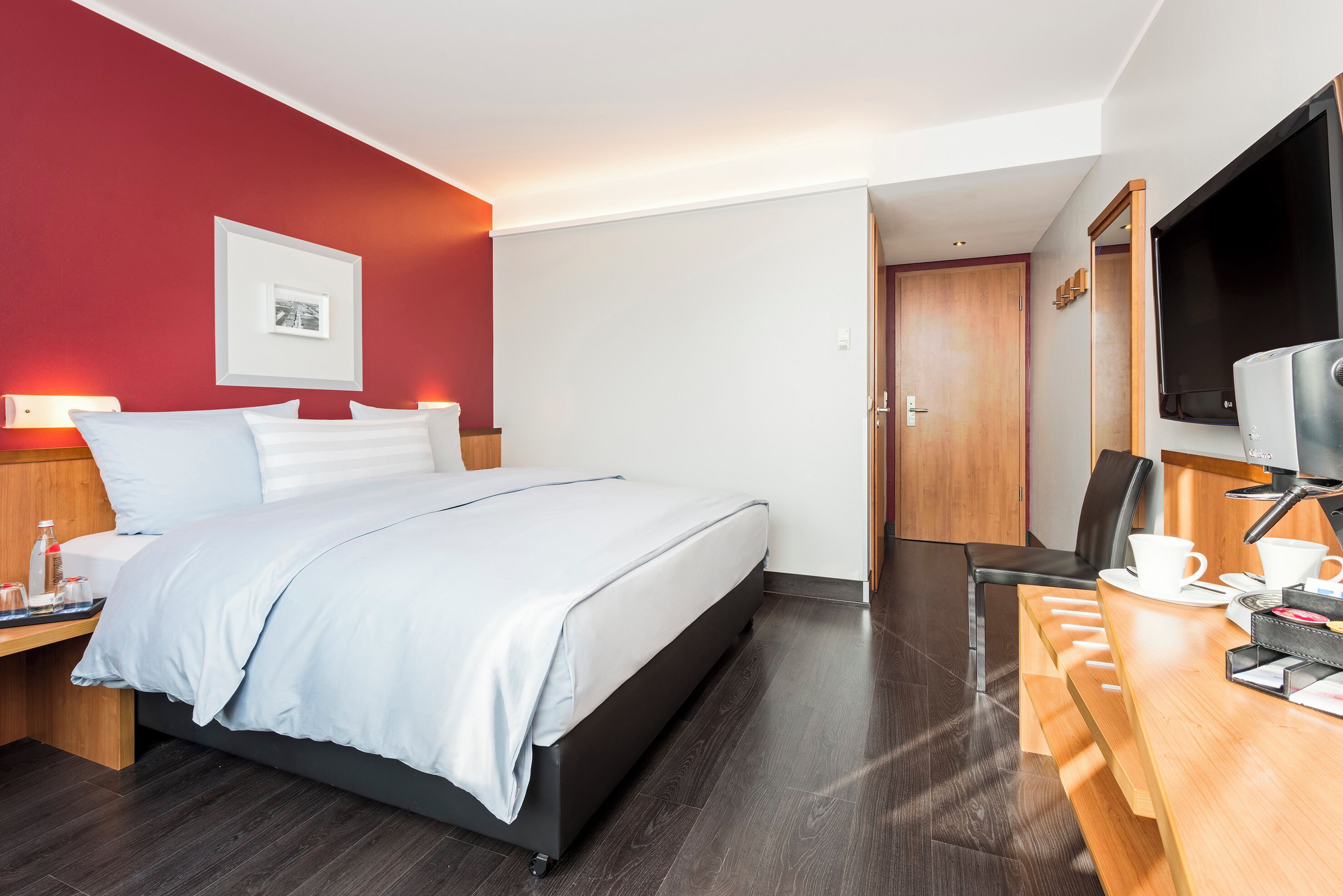 standard room | premium bedding, pillow-top beds, desk, blackout curtains