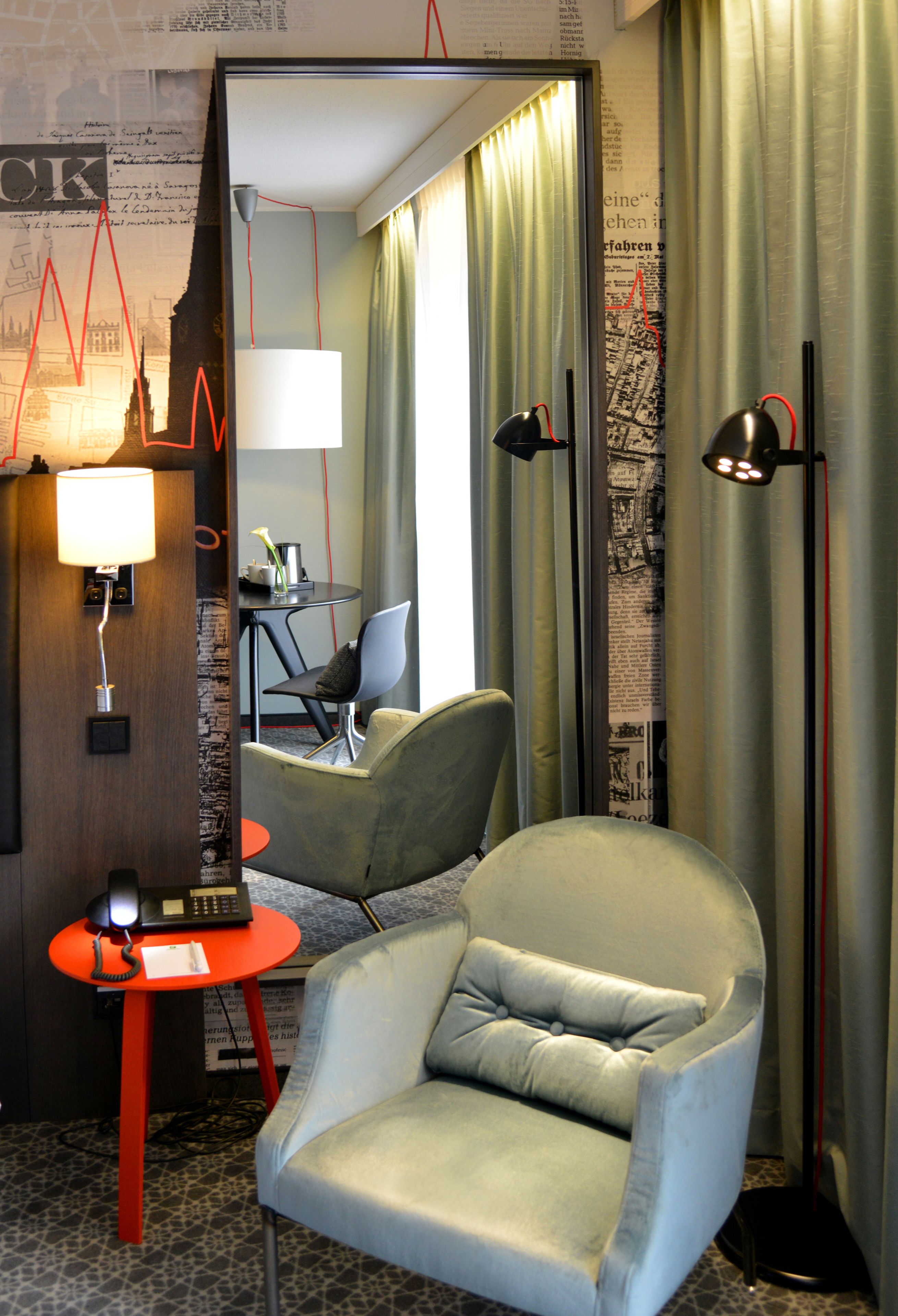 standard room, 1 queen bed | 1 bedroom, hypo-allergenic bedding, in-room safe, desk