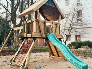 Children’s play area – outdoor