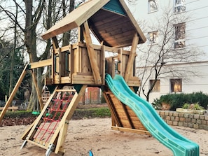 Children’s play area – outdoor