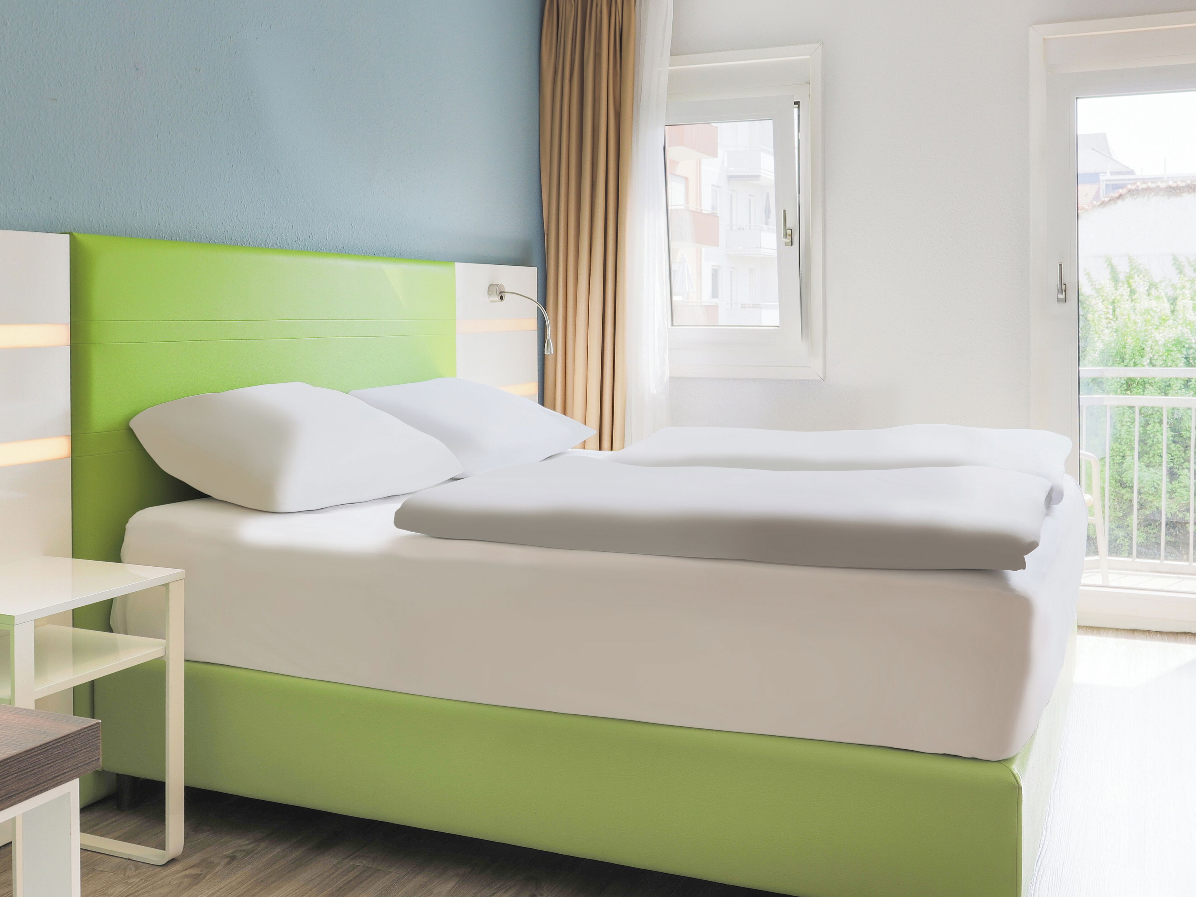 Dobbeltrom | 1 soverom, skrivebord, blendingsgardiner og lydisolert