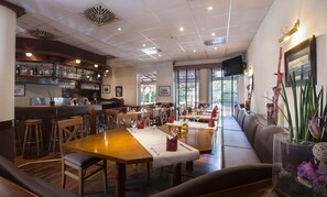 Tägliches Frühstücksbuffet (13.9 EUR pro Person)