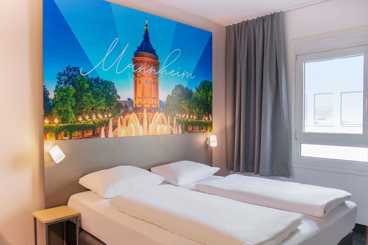 Twin Room | 1 bedroom, desk, blackout drapes, soundproofing