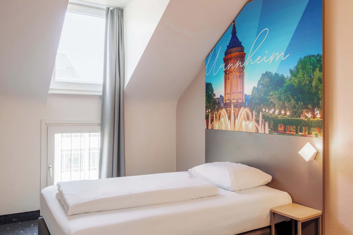 Single Room | 1 bedroom, desk, blackout curtains, soundproofing
