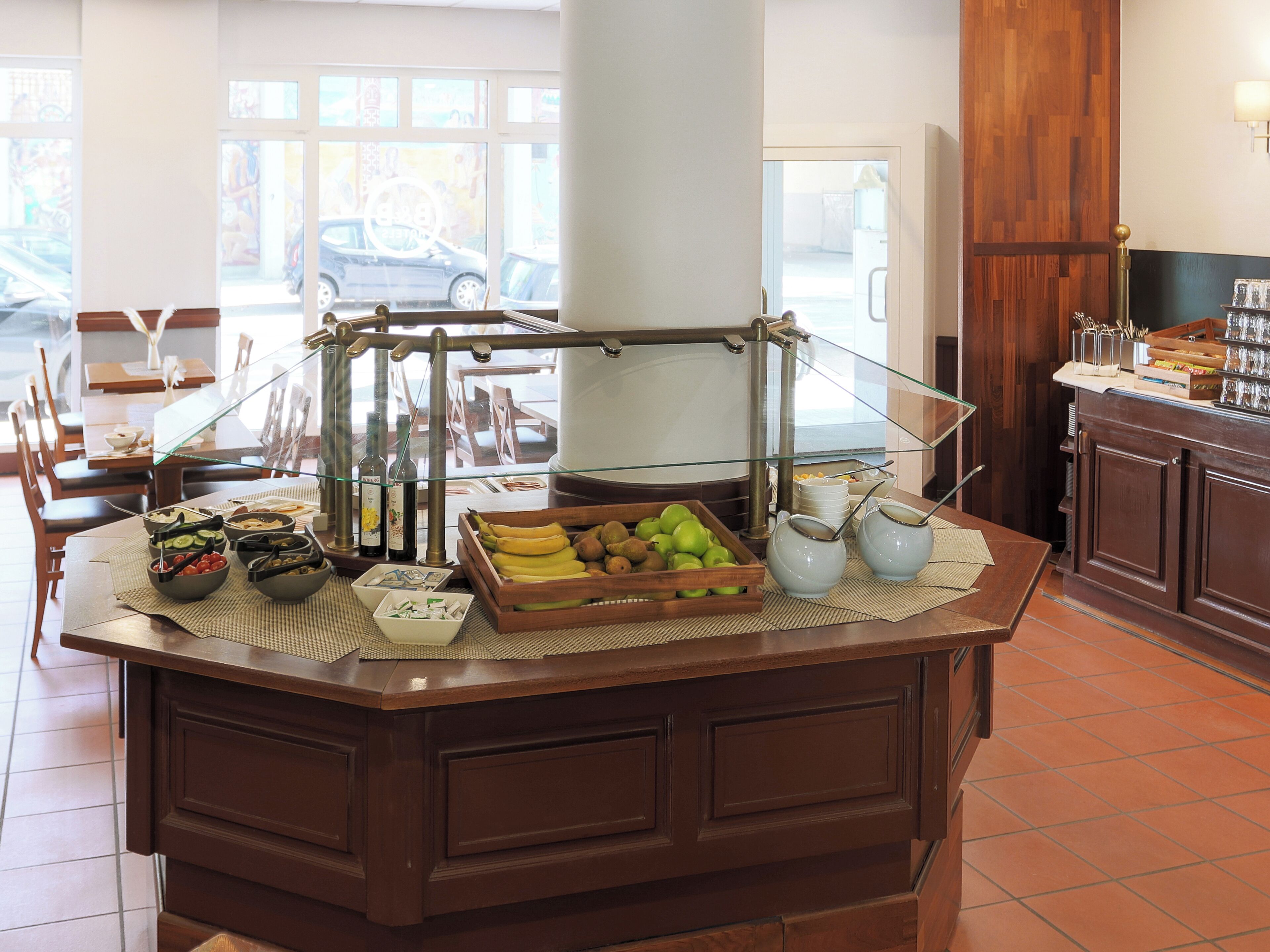 Frokostbuffé hver dag (EUR 13.9 per person)