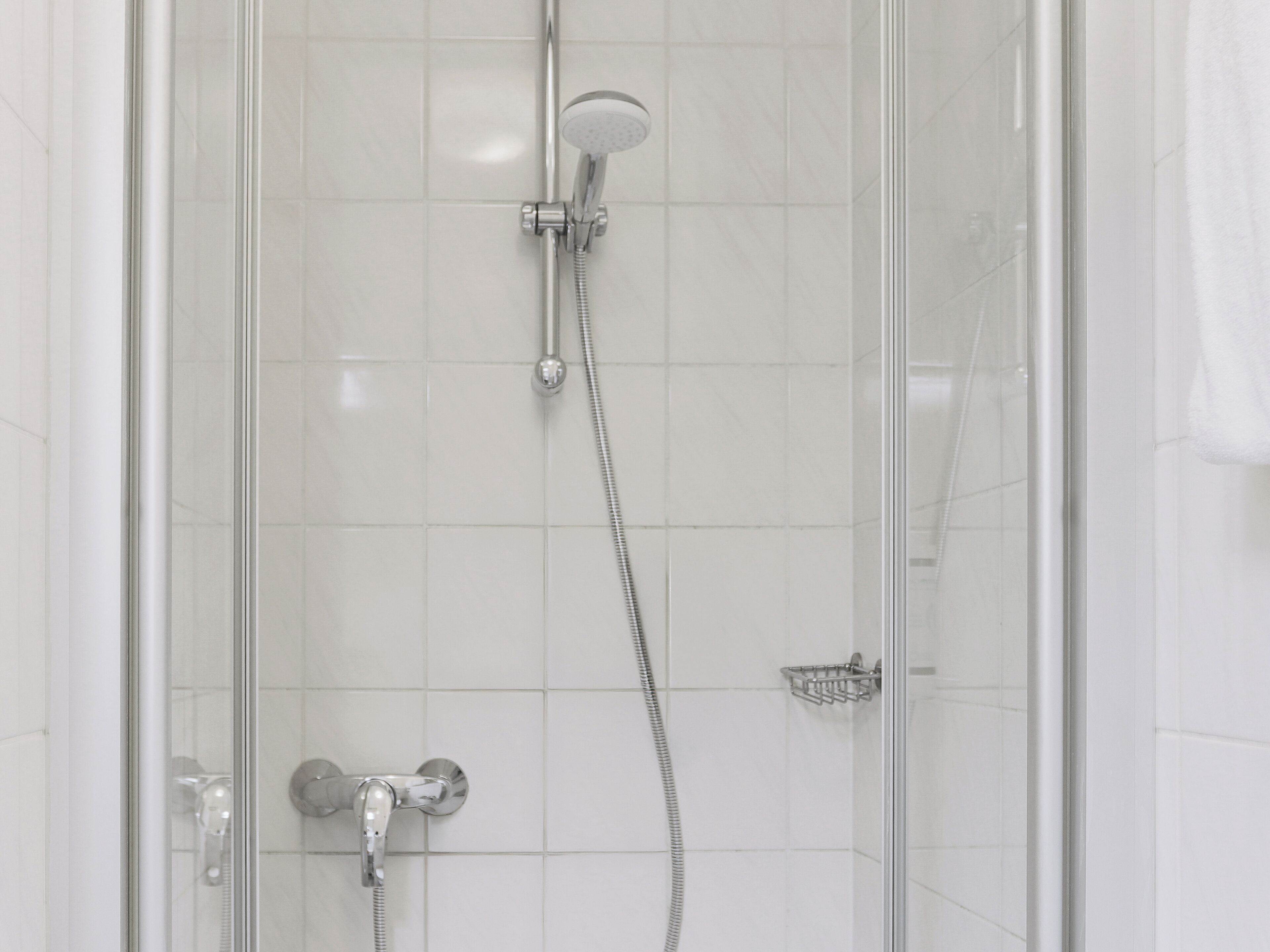 Dusj, håndklær, såpe og sjampo