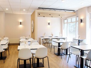 Unclassified image, 2 of 27, button - B&B HOTEL Mannheim-City (Mannheim)
