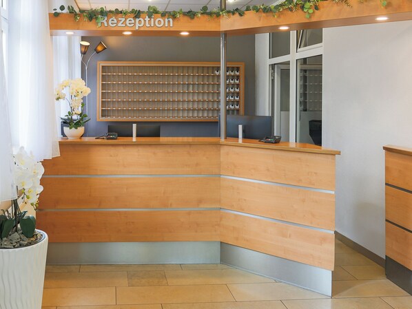 Reception - B&B HOTEL Mannheim-City (Mannheim)