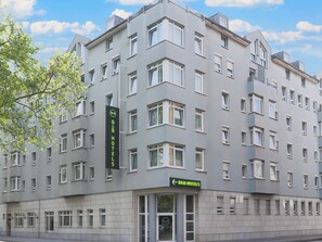 Unclassified image, 5 of 27, button - B&B HOTEL Mannheim-City (Mannheim)