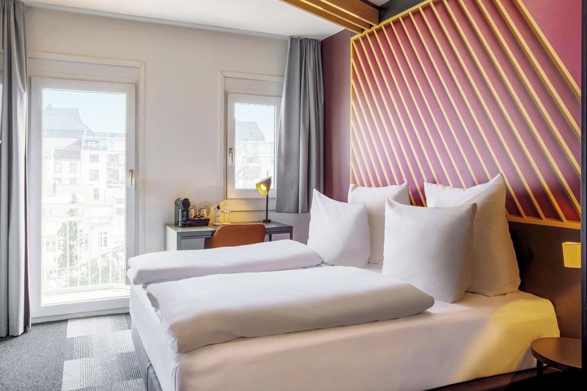 Premium Double Room | 1 bedroom, desk, blackout curtains, soundproofing