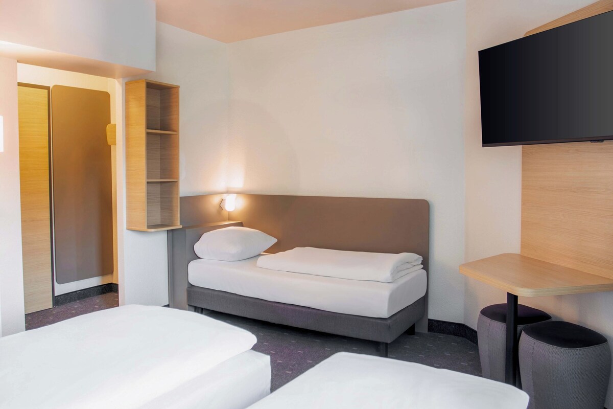 Triple Room | 1 bedroom, desk, blackout curtains, soundproofing