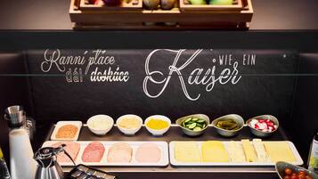 Tägliches Frühstücksbuffet (13.9 EUR pro Person)